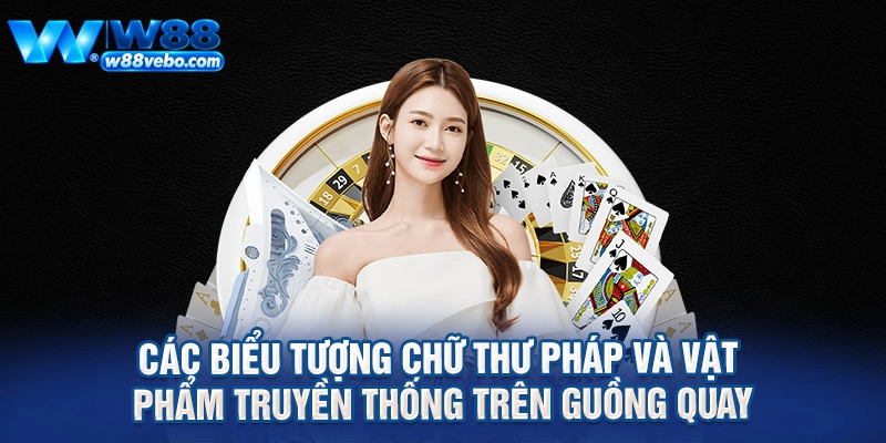 Các biểu tượng chữ thư pháp và vật phẩm truyền thống trên guồng quay